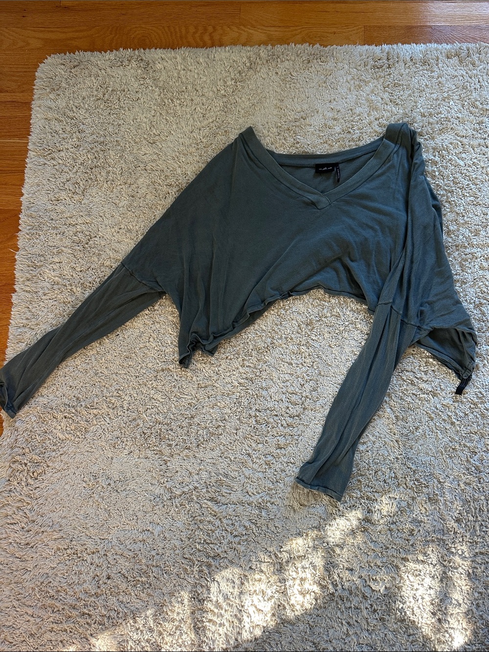 Urban Outfitters - Cropped V-Neck Long Sleeve Top - Dark Green